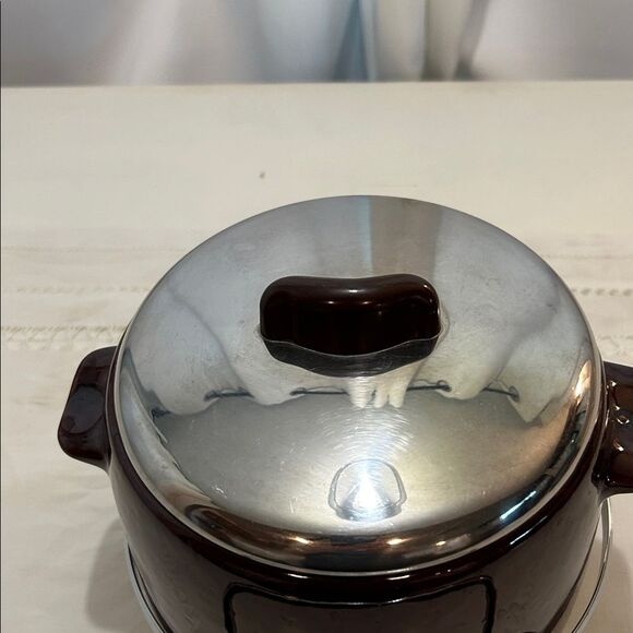 1950’s Westbend Bean Pot with holder H 7.5 Di 6.5 in wt 3.8 # - Picture 6 of 6